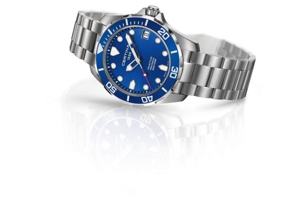 Certina DS Action Herenhorloge 41mm met blauwe wijzerplaat en roestvrijstalen band. Swiss Made duikhorloge voor stijlvolle heren.