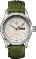 Luminox xl 1907 nf Atacama Field Automatic Herenhorloge 45mm met beige wijzerplaat, groene nylon band en dag-datum aanduiding. Swiss Made horloge voor heren, waterdicht tot 200 meter.