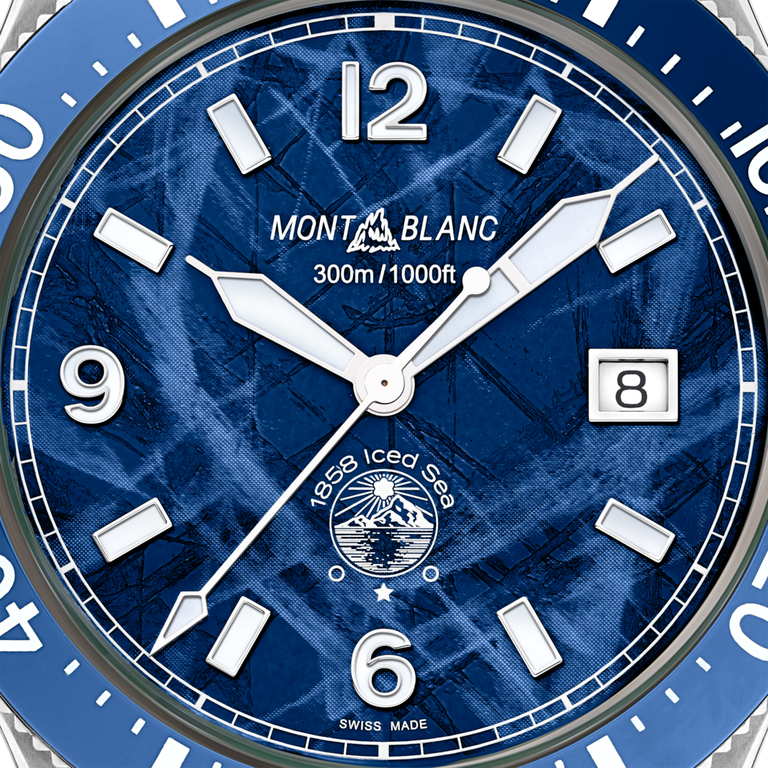 Montblanc 1858 Iced Sea Automatic Date ref: 129369 Herenhorloge 41mm met blauwe wijzerplaat, datumvenster en duikdiepte van 300m. Luxe Zwitsers herenhorloge voor sportieve en stijlvolle gelegenheden.