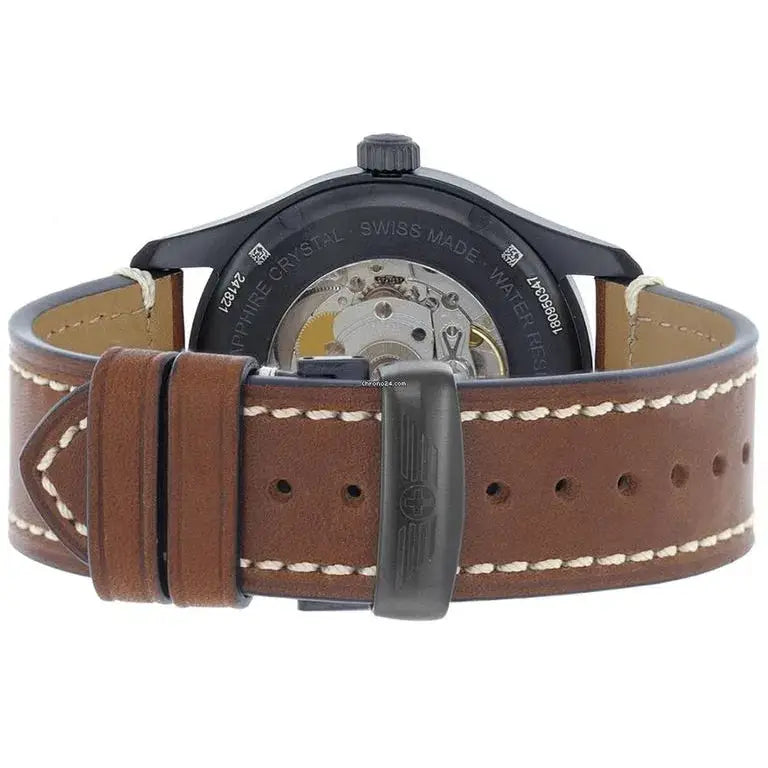 Victorinox AirBoss Mechanical 241821 herenhorloge 42mm met zwart wijzerplaat, rode accenten en bruin lederen band, Swiss Made automatisch uurwerk.