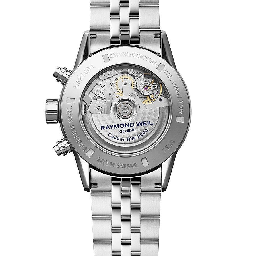 Achterkant van de Raymond Weil Freelancer 7731-ST1-20621 automatisch chronograaf herenhorloge 42mm met zichtbare Zwitserse uurwerkmechaniek.