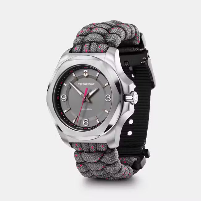 Victorinox dameshorloge 37mm 20 ATM met grijze wijzerplaat en robuuste paracord band, ideaal voor outdoor en dagelijks gebruik.