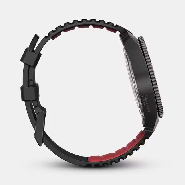 Zijaanzicht van Victorinox Journey 1884 Herenhorloge 241982 met zwarte kast en rubberen band, 43mm, waterdicht tot 20 ATM. Swiss Made sportief herenhorloge.