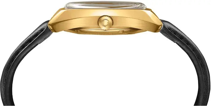 Zijaanzicht van de Certina DS-2 Powermatic 80 - C0244073736100 herenhorloge 40mm met goudkleurige kast en zwarte lederen band. Slank profiel benadrukt elegantie.