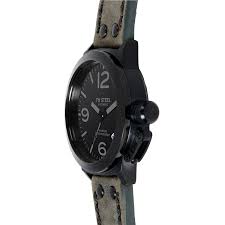 TW Steel Canteen CS116 Automatic Herenhorloge 45mm met zwart wijzerplaat en robuuste leren band. Stijlvol horloge voor moderne heren.