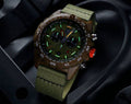 Luminox Bear Grylls Survival ECO Master Sustainable Outdoor Watch XB.3757 ECO 45mm met groene NATO-band en lichtgevende wijzers. Swiss Made heren horloge voor outdoor avonturen.
