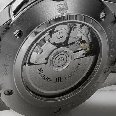 Detail van de achterkant van de Maurice Lacroix Pontos PT6388-SS001-320-2 Automatic Chronograaf Herenhorloge 43mm met zichtbaar Zwitsers uurwerk.