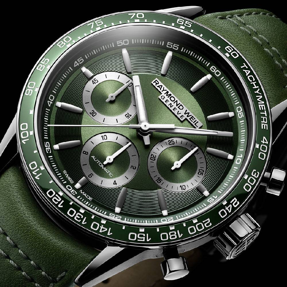 Raymond Weil Freelancer Horloge 7741-SC7-52021 met groene leren band en tachymeter, herenhorloge met chronograaf en Zwitserse precisie.