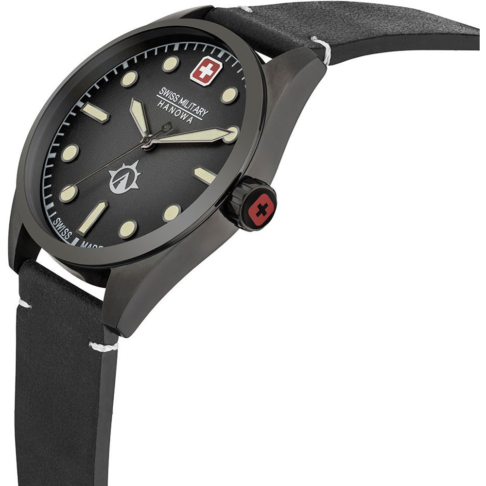 Swiss Military Hanowa Land SMWGA2100540 Horloge met zwarte wijzerplaat en leren band, heren horloge voor outdoor en dagelijks gebruik.